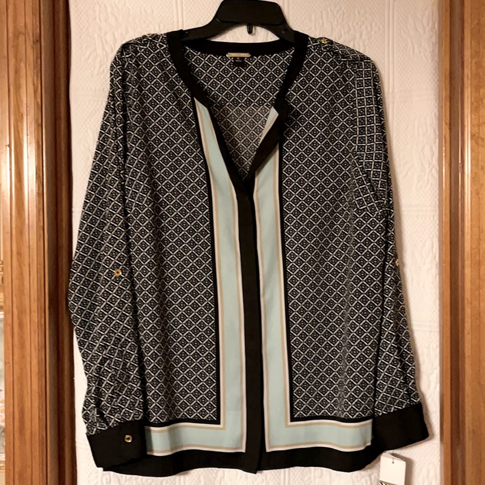 Dana Buchman Hidden button down printed long sleeve blouse.